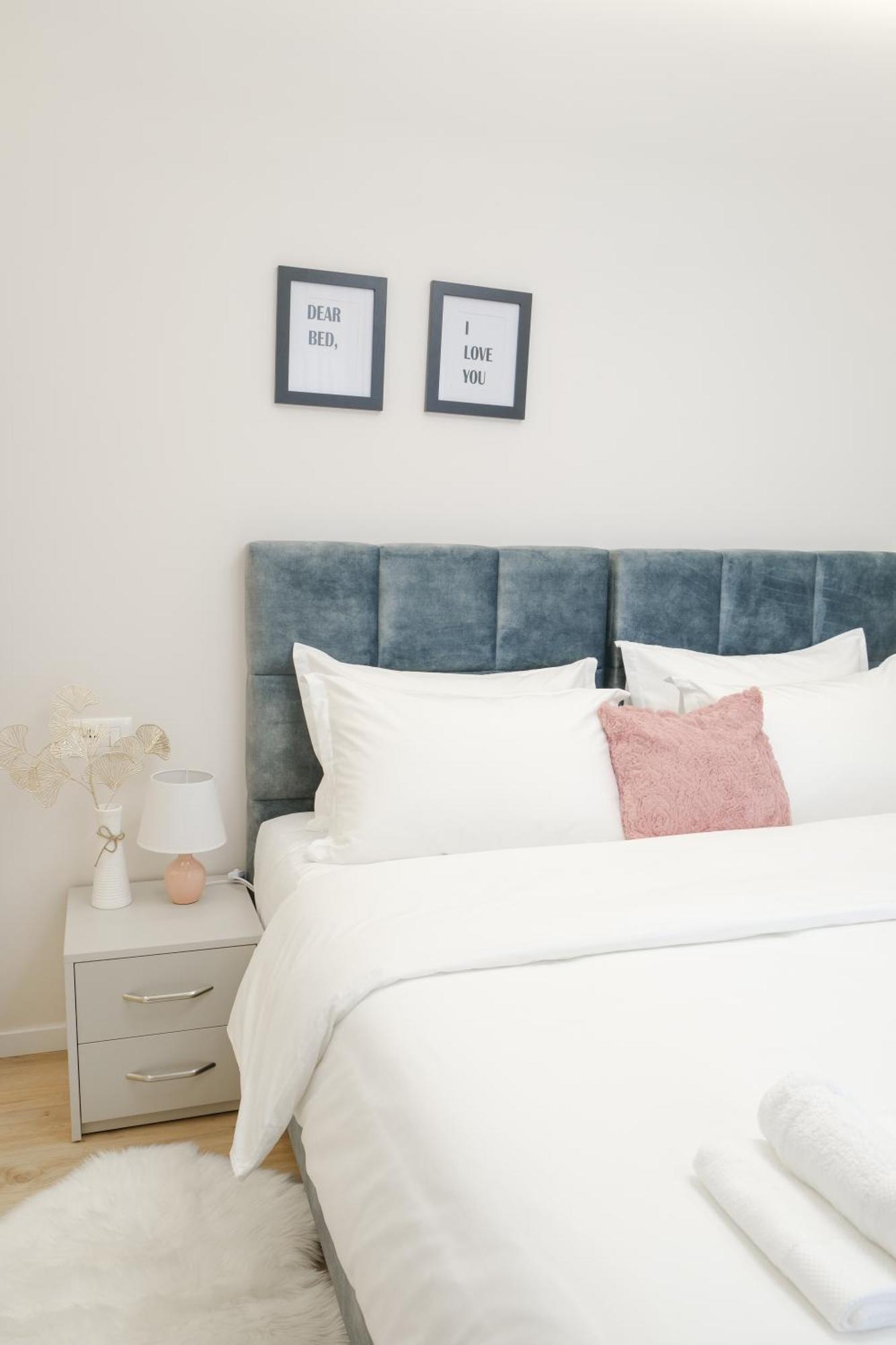 Lindi's 4/7 Apartment